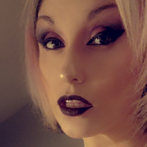 Meet your Posher, Cassandra - Picture 3 of 3